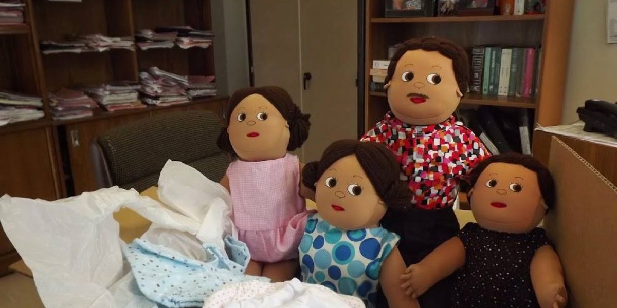 Muñecos anatómicos. Comprados especialmente para declaraciones de niños victimas de este tipo de delito, para ayudarlos a expresar con los mismos lo vivido.